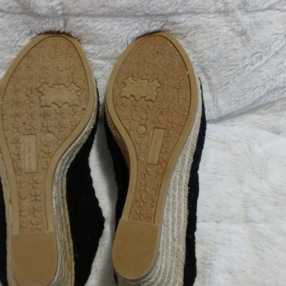 ✳️3/$20✳️ NWOT Jaclyn Smith Black Wedges - Picture 4 of 8